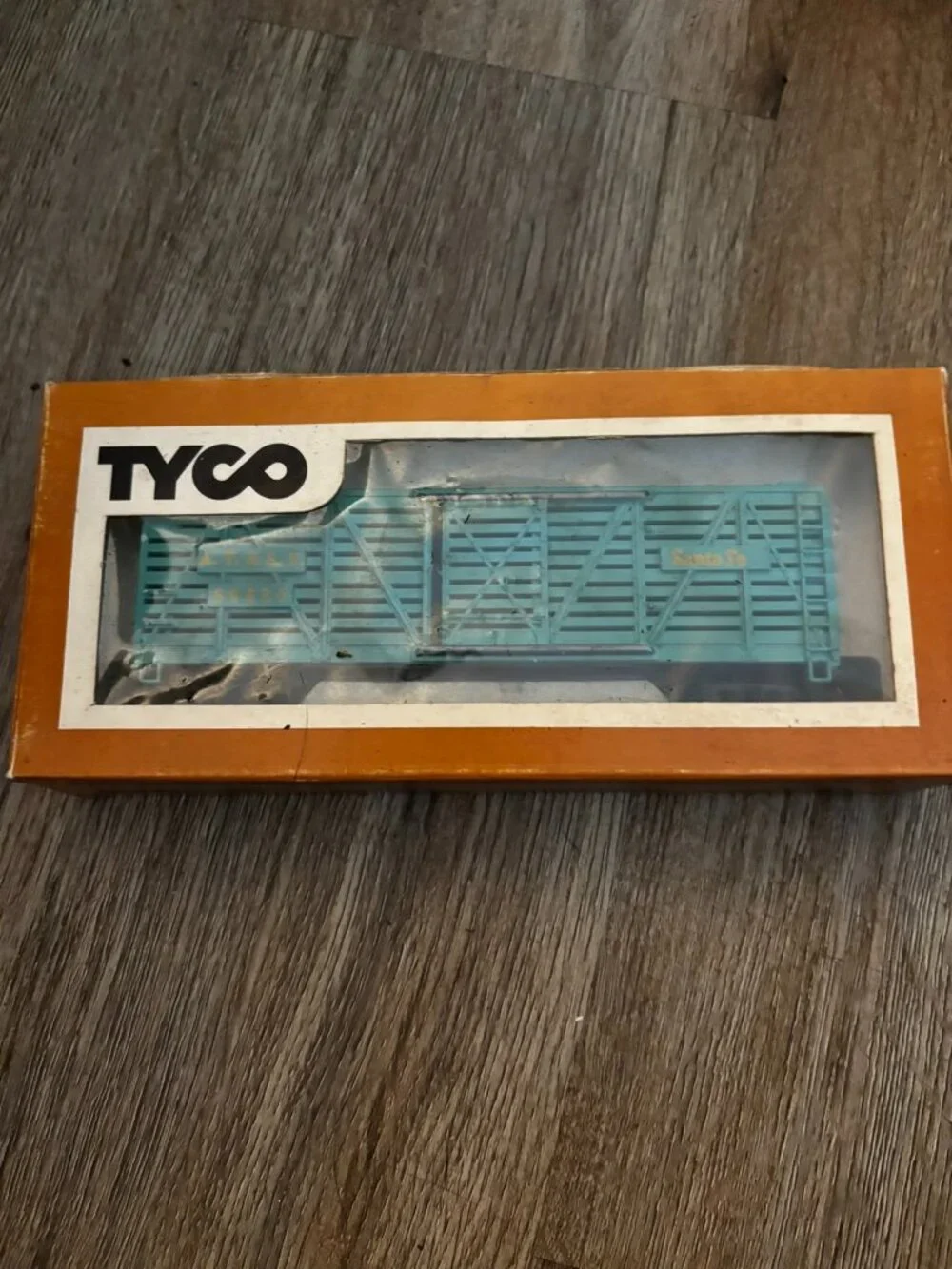 Tyco HO Stock Car Santa Fe 312E Railroad Train display set up w/box